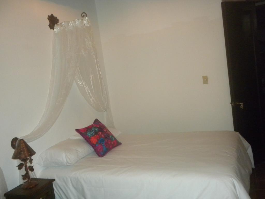 Hotel Monasterio Антигуа-Гватемала Номер фото